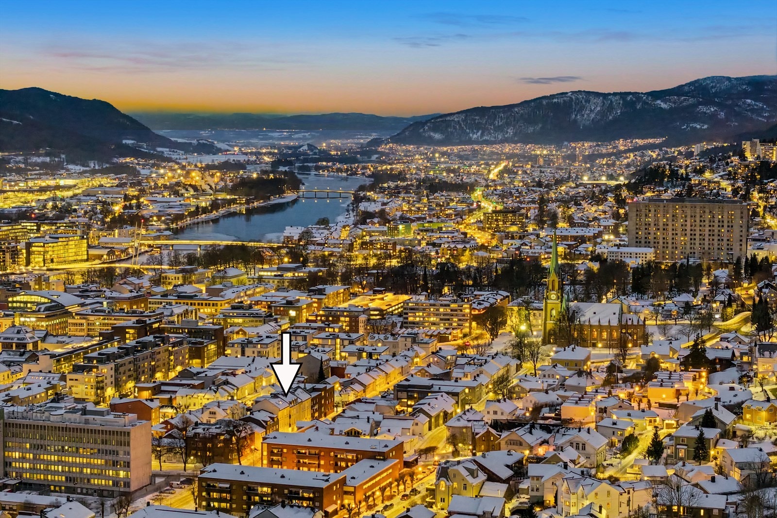 Herfra er det kort gangavstand til både elva og skogen om man ønsker tur- og rekreasjonsområder Galleribilde