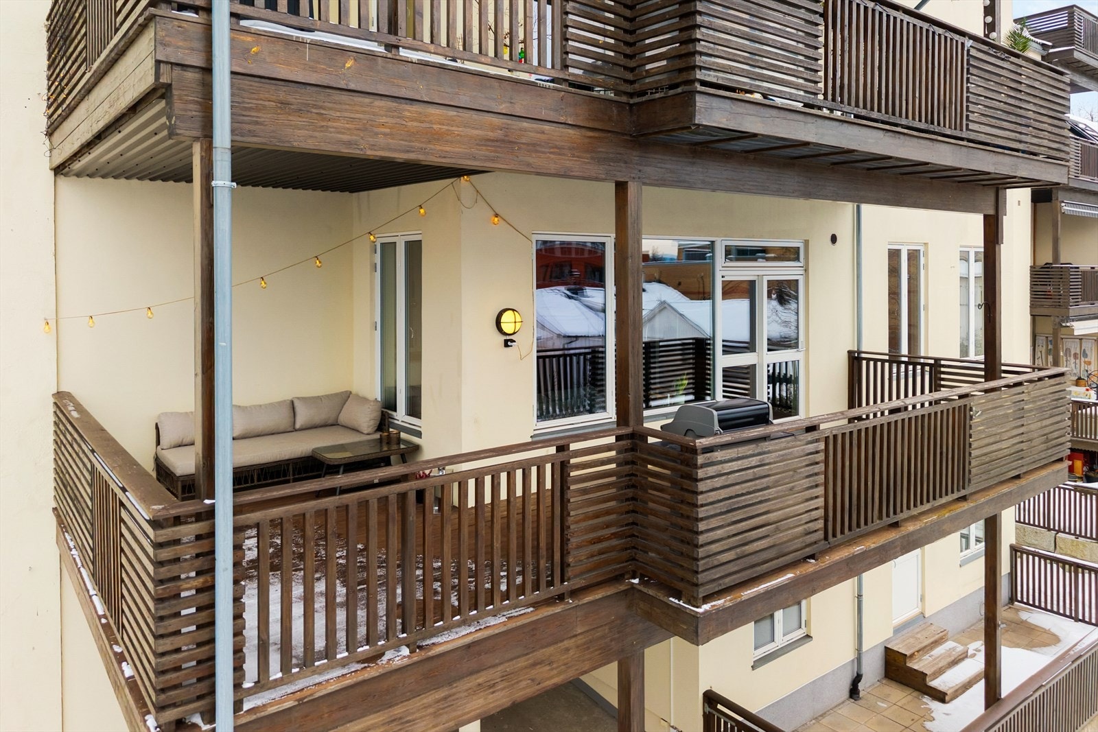 Her kan du nyte meget gode solforhold gjennom store deler av dagen midtsommers Galleribilde