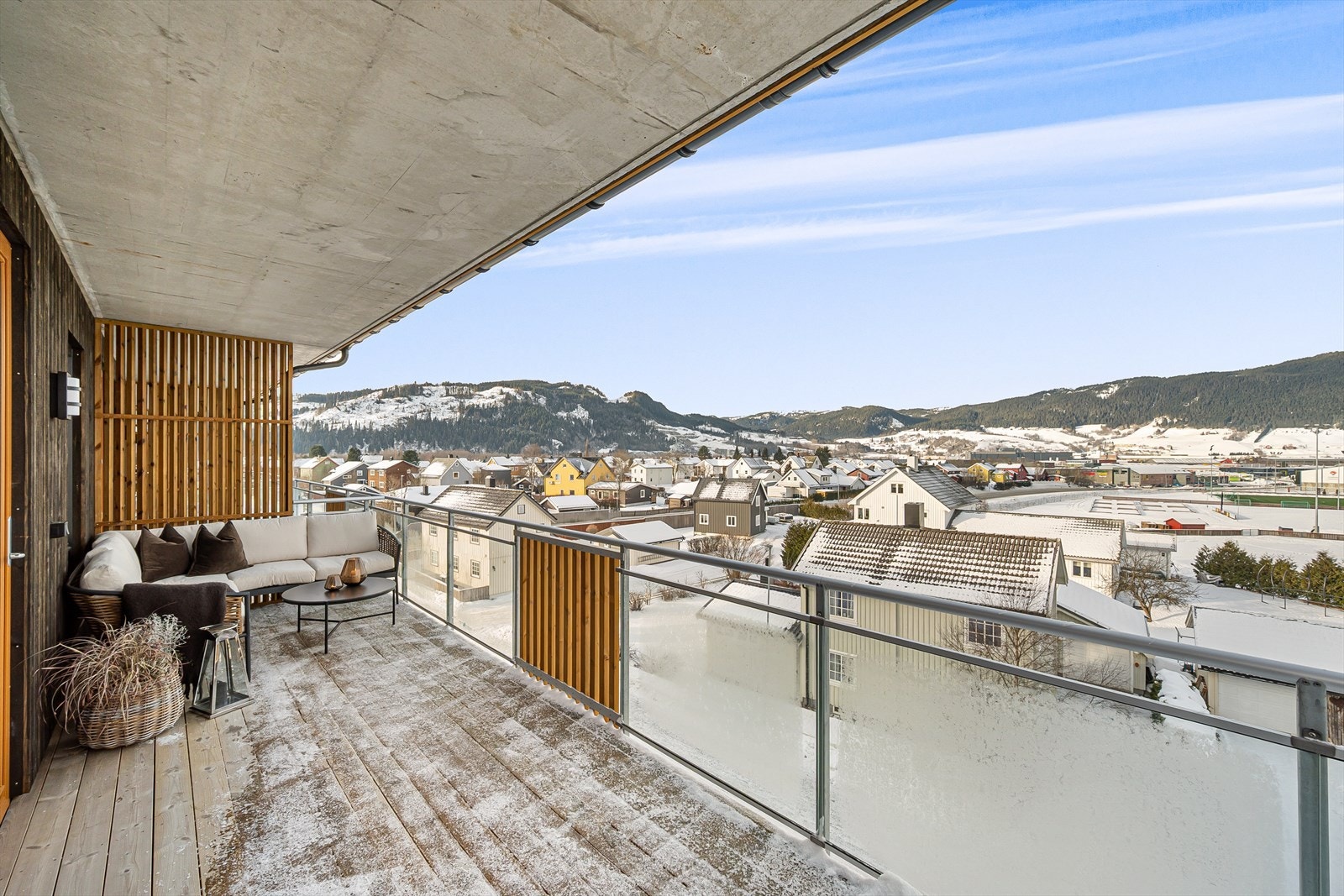 Her får du vestvendt balkong med gode solforhold, perfekt for å nyte ettermiddagen og kvelden utendørs Galleribilde