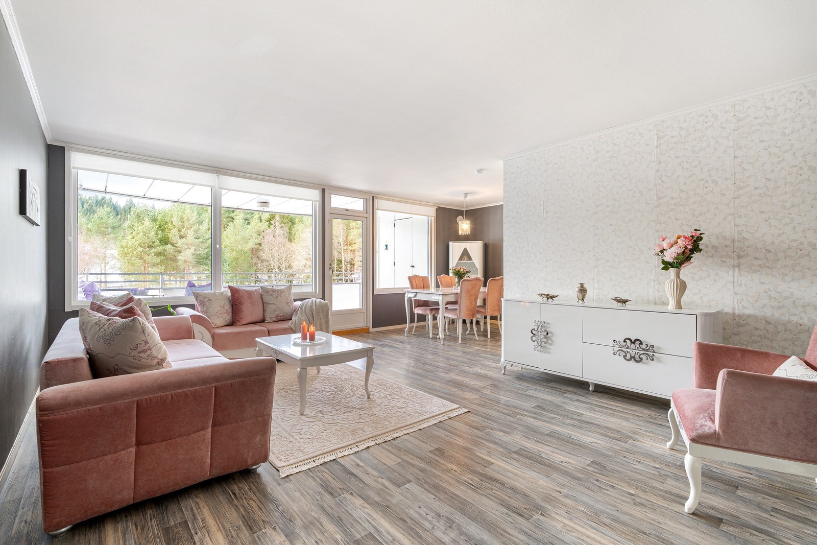 Saip Harmankaya har gleden av å presentere Øvre Flatåsveg 43 A! Romslig og lys 4-roms leilighet med attraktiv og familievennlig beliggenhet på Flatåsen. Galleribilde