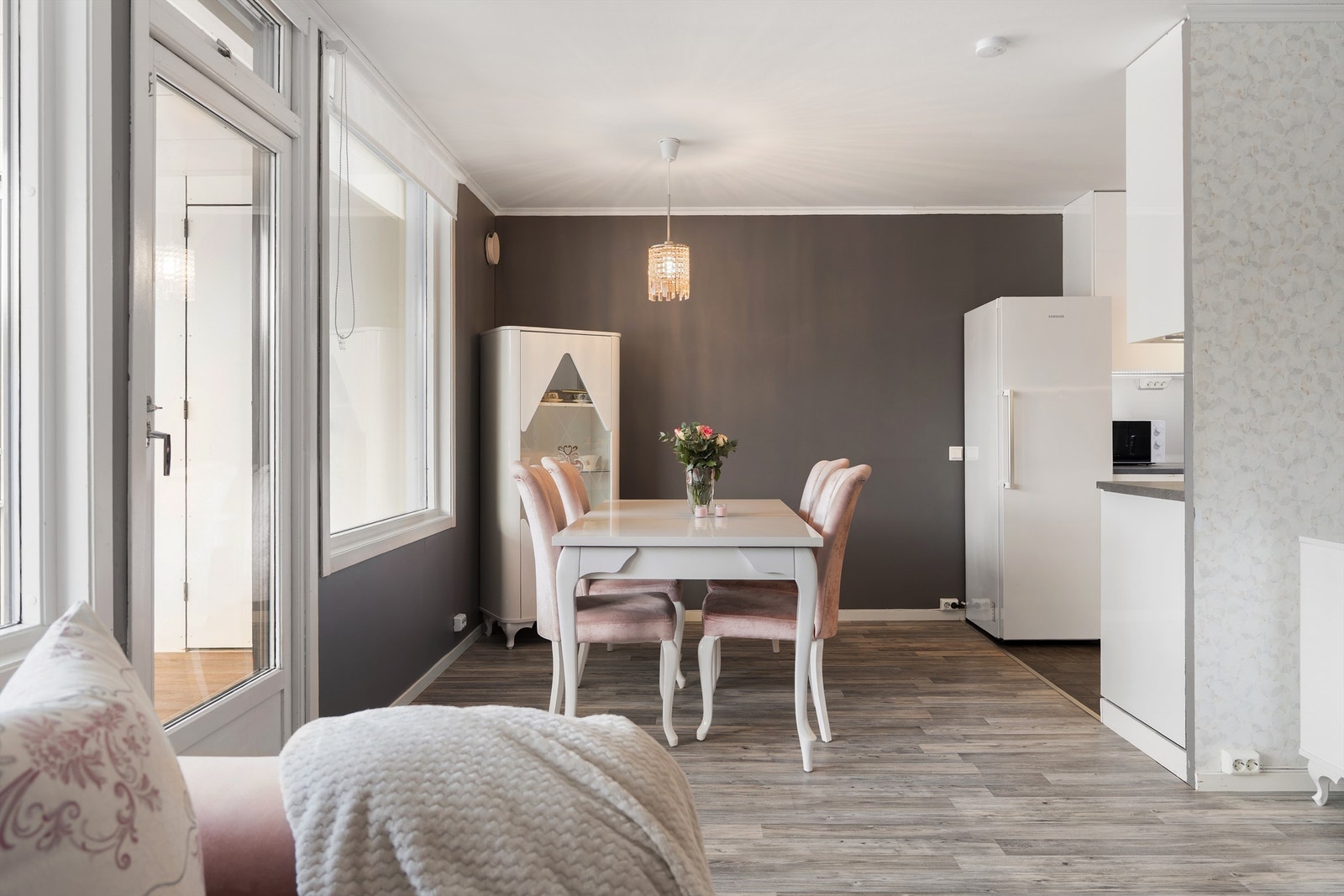 Her har man god plass til å samle familie og venner til hyggelige sammenkomster. Galleribilde