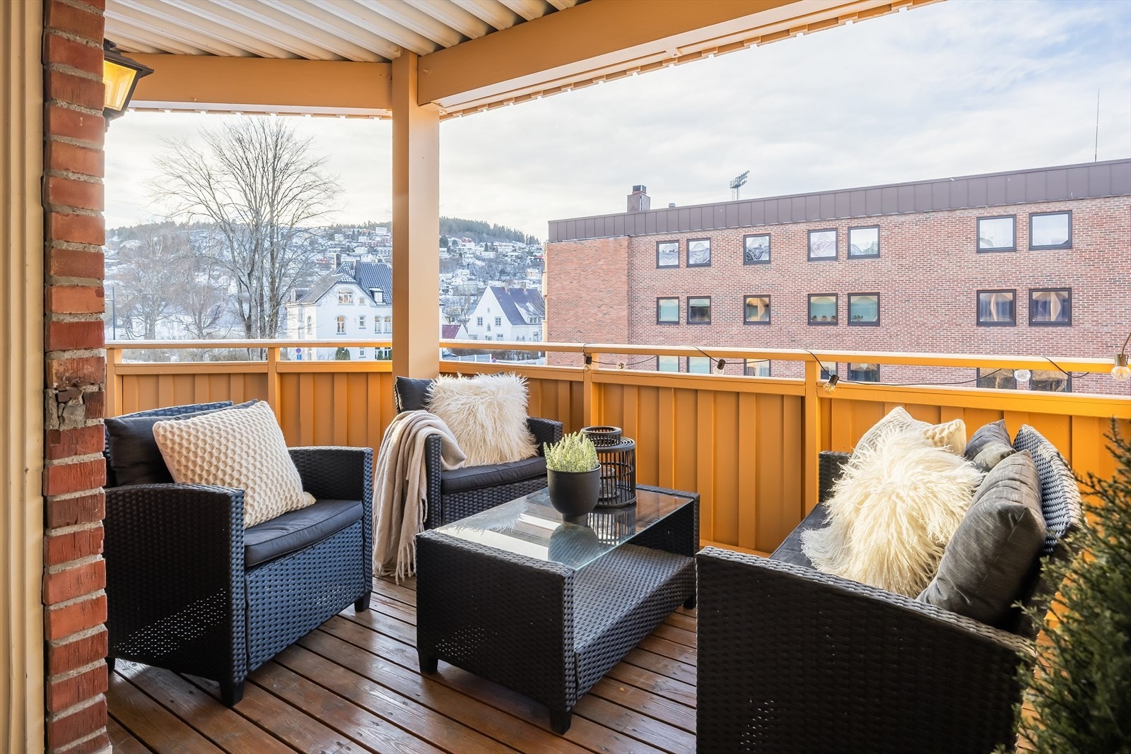 Her bor du med nærhet til NTNU, Helgasetr, Teknostallen, Spektrum og St. Olavs hospital. Tross sentral beliggenhet er elvepromenaden din nærmeste nabo som byr på fantastiske turmuligheter. Galleribilde