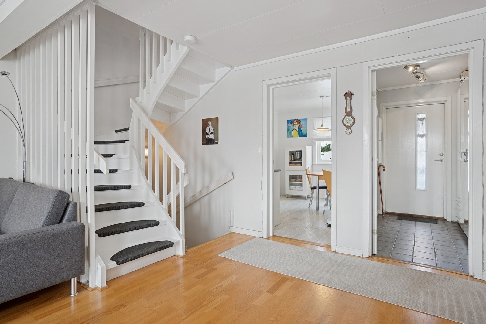 Intern trapp som binder etasjene naturlig sammen. Galleribilde