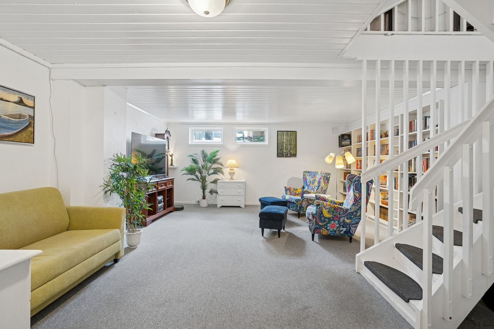 Perfekt som TV-stue, ungdomsavdeling eller hjemmekontor. Merk: Ikke bruksendret Galleribilde