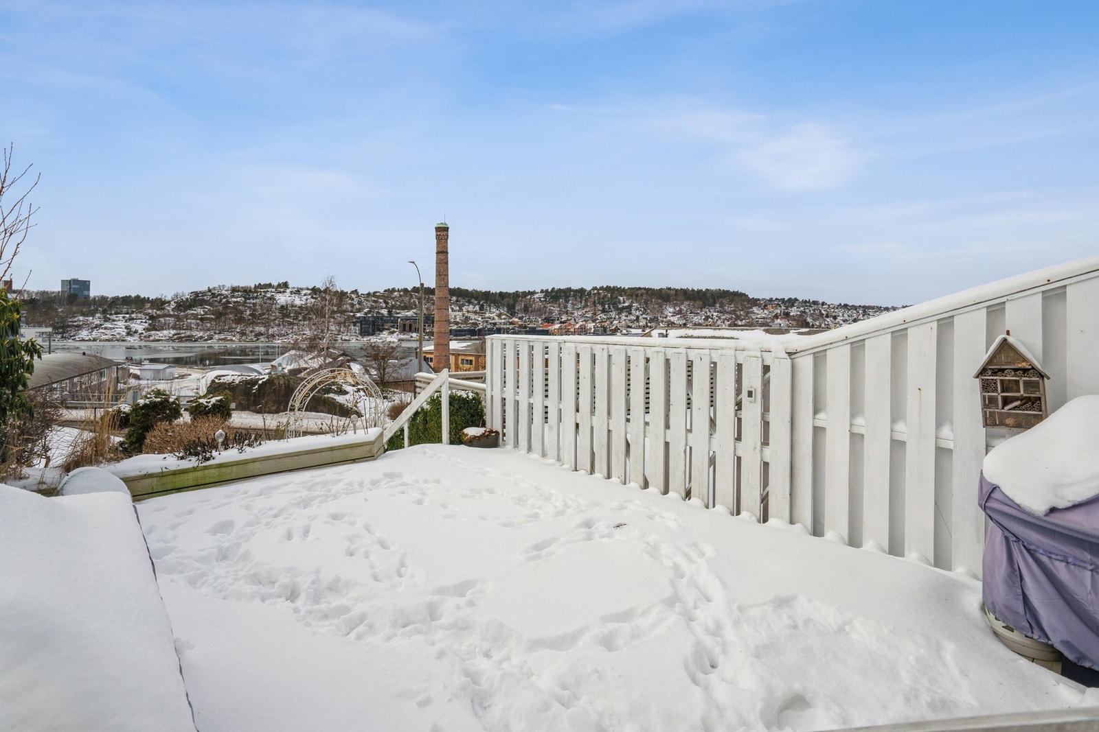 Terrasse med fantastiske solforhold og vidstrakt utsyn. Galleribilde