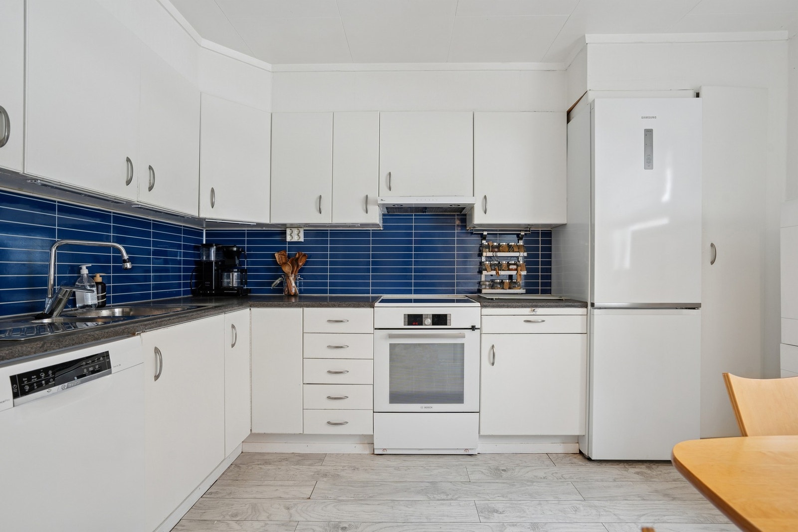 Funksjonell utforming som gir effektive arbeidsflater. Galleribilde