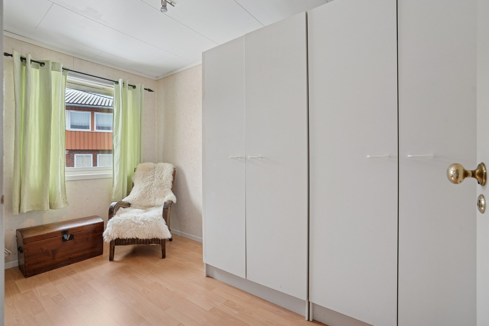 Det er rikelig garderobeplass på soverommene. Galleribilde