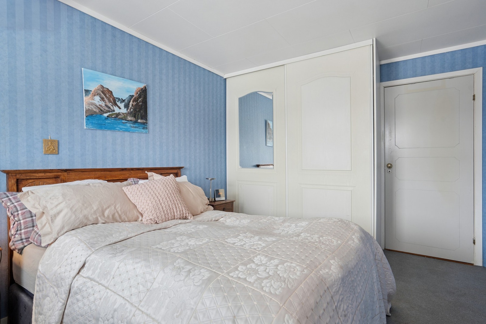 Gode lysforhold og garderobeløsning. Galleribilde