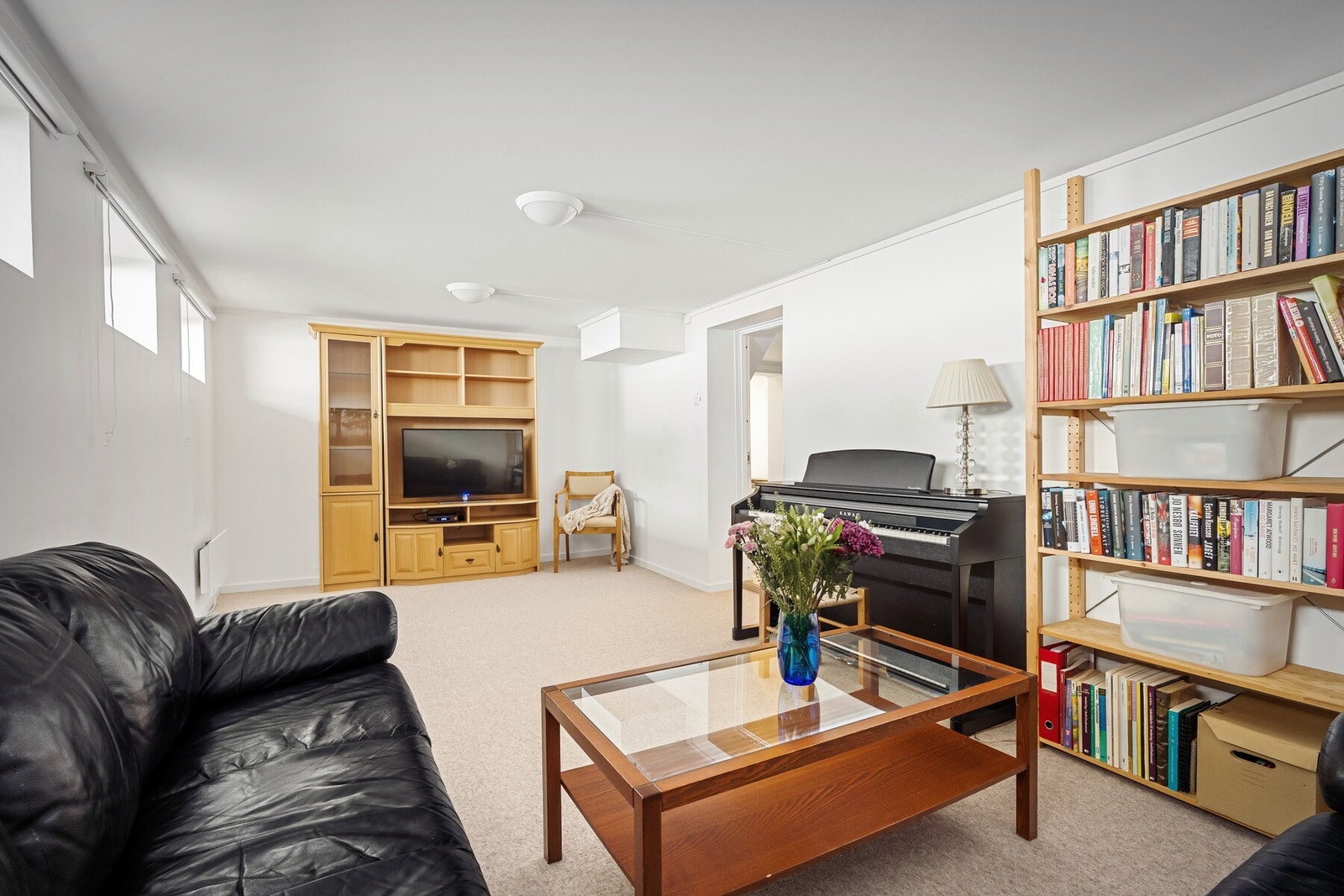 Rommet har gode møbleringsmuligheter og gir et fint supplement til boligens øvrige oppholdsrom. Galleribilde