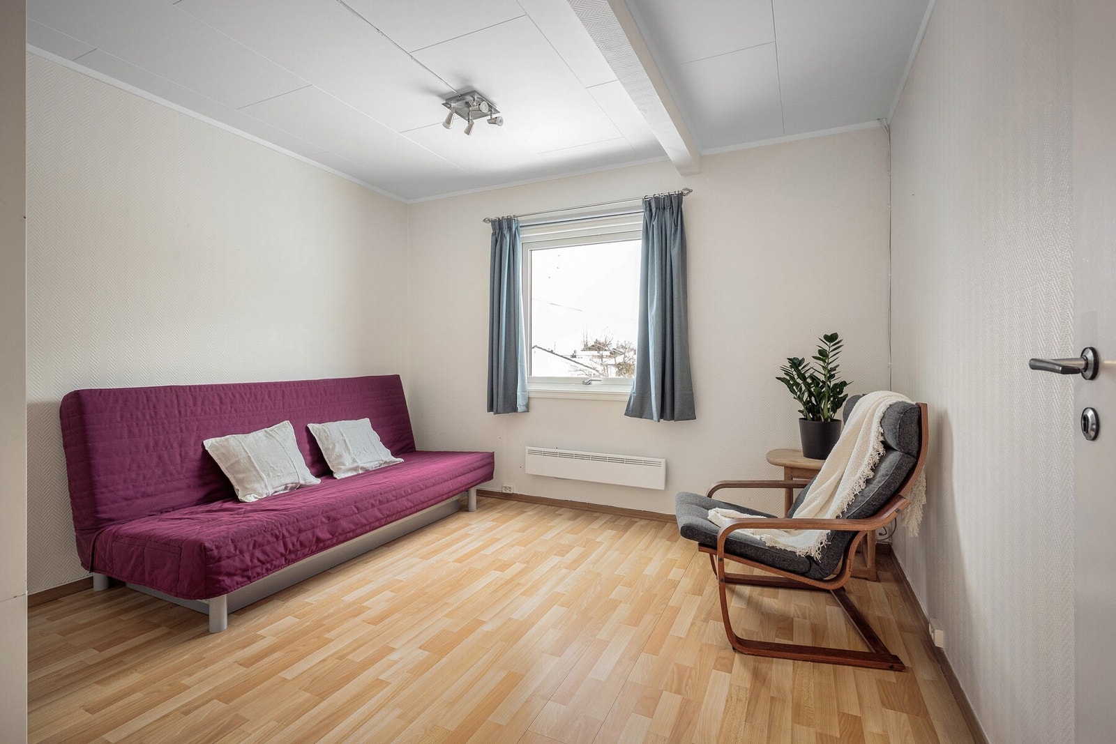 Soverom 3 har god størrelse og kan brukes til både gjesterom, barnerom, hjemmekontor eller hobby. Galleribilde