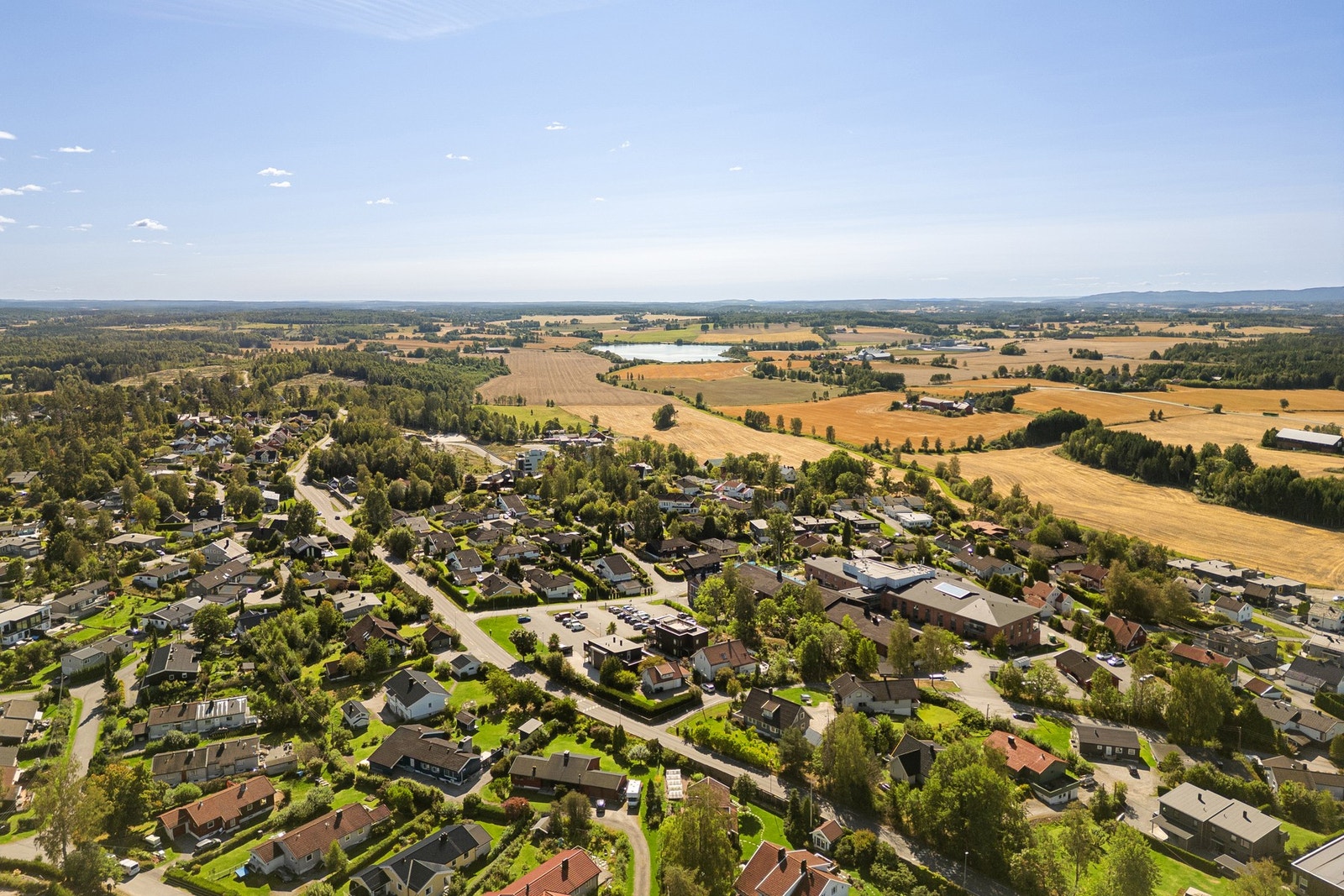 Her får du den landlige følelsen med mye boltreplass og samtidig gangavstand til Ski sentrum. Galleribilde