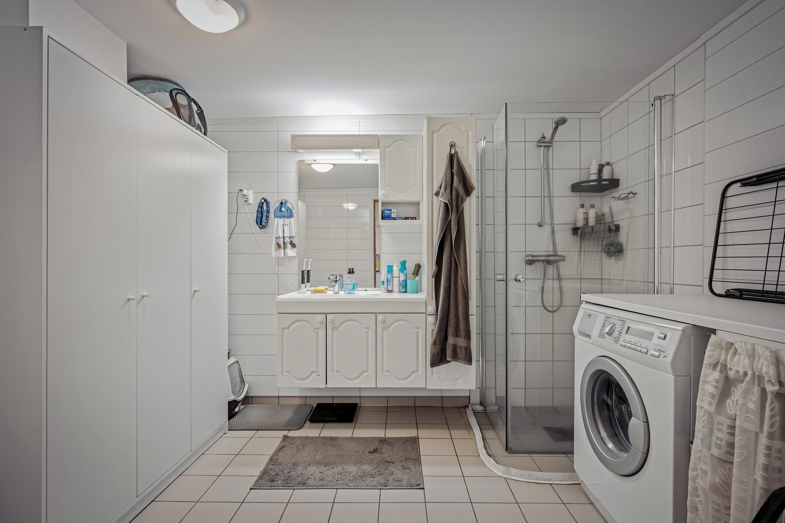 Badet i utleiedelen er flislagt og har varme i gulv. Galleribilde