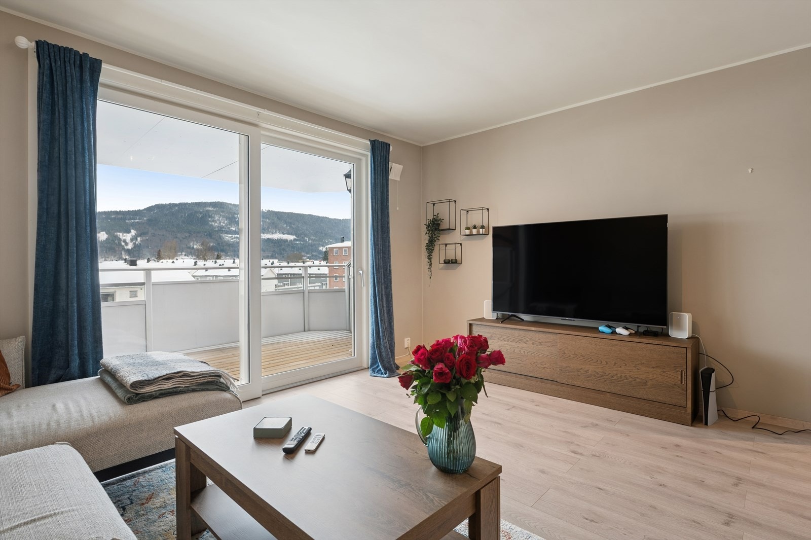 Gode vindusflater sørger for at rommet får godt med naturlig lys. Galleribilde