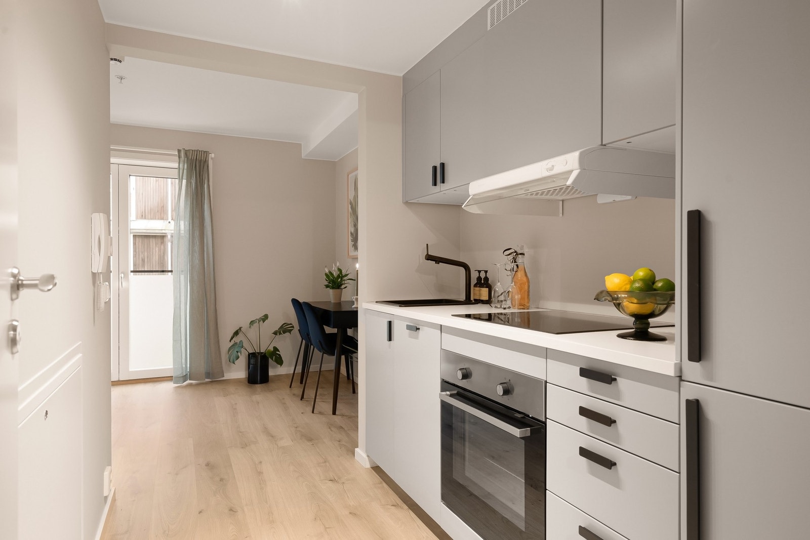 Tidløs utførelse som passer leilighetens moderne stil. Galleribilde