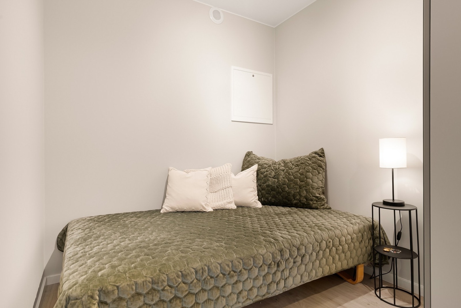 Smart sovealkove med plass til dobbeltseng. Galleribilde