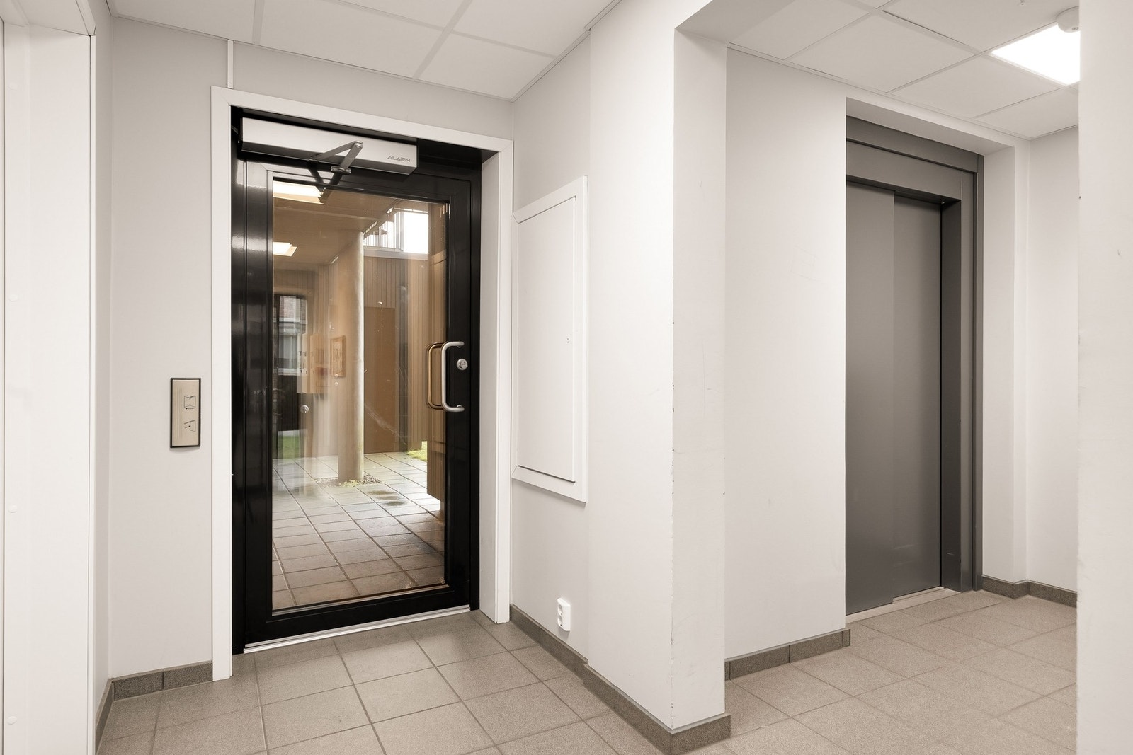 Det er heis i bygget. Galleribilde