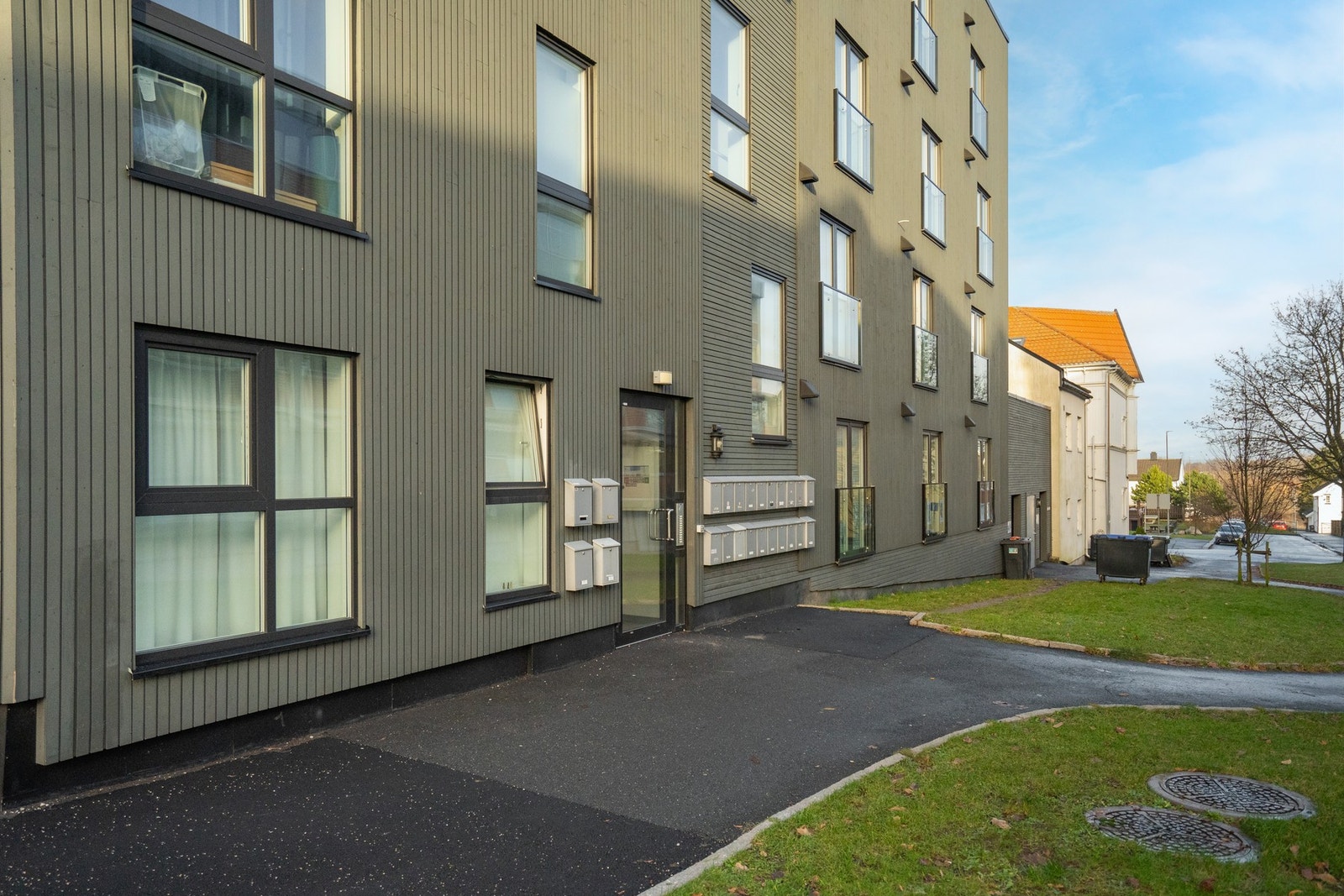 Leiligheten ligger praktisk til i første etasje. Galleribilde