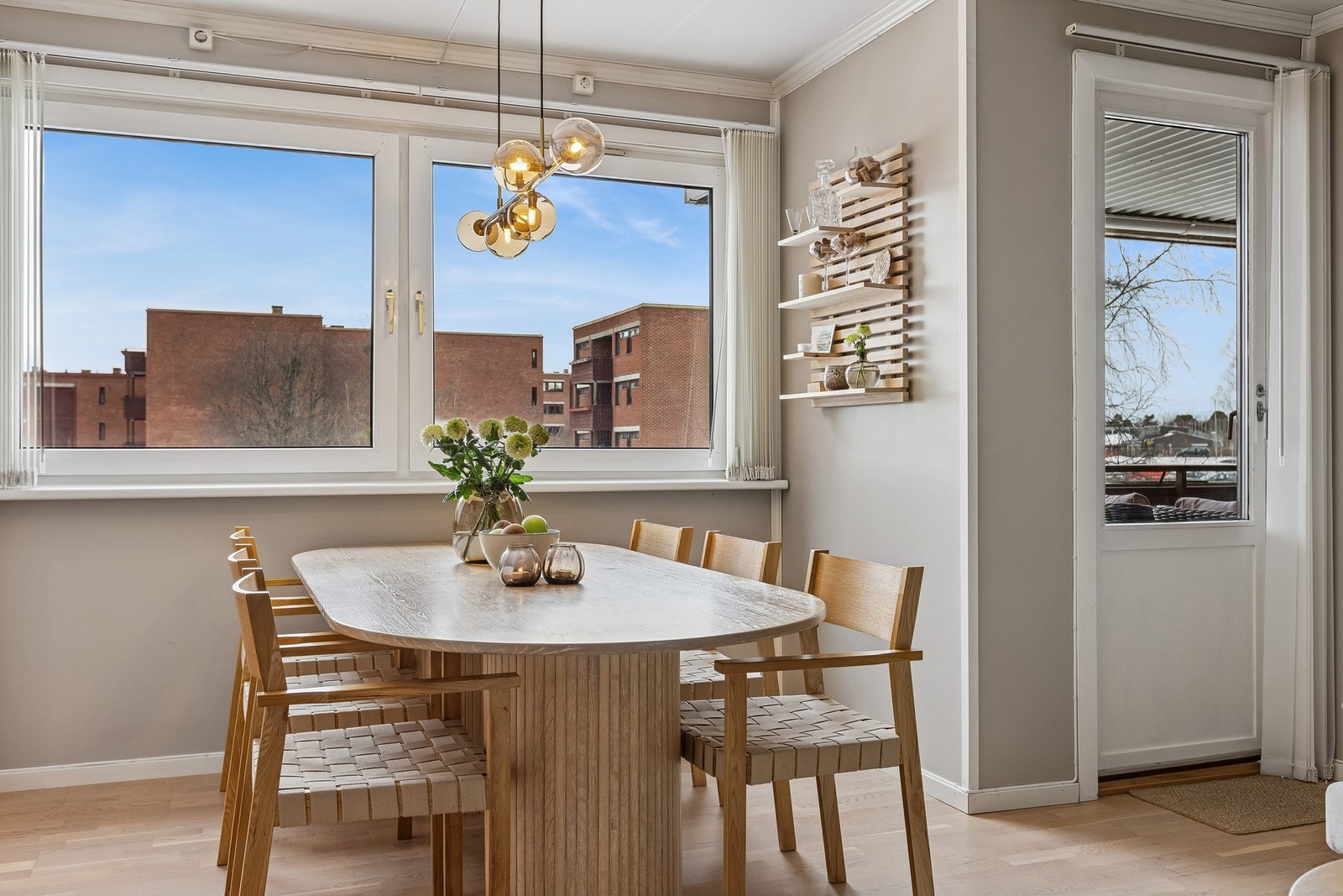 Fra stuen har man utgang til en herlig balkong på 9m². Galleribilde