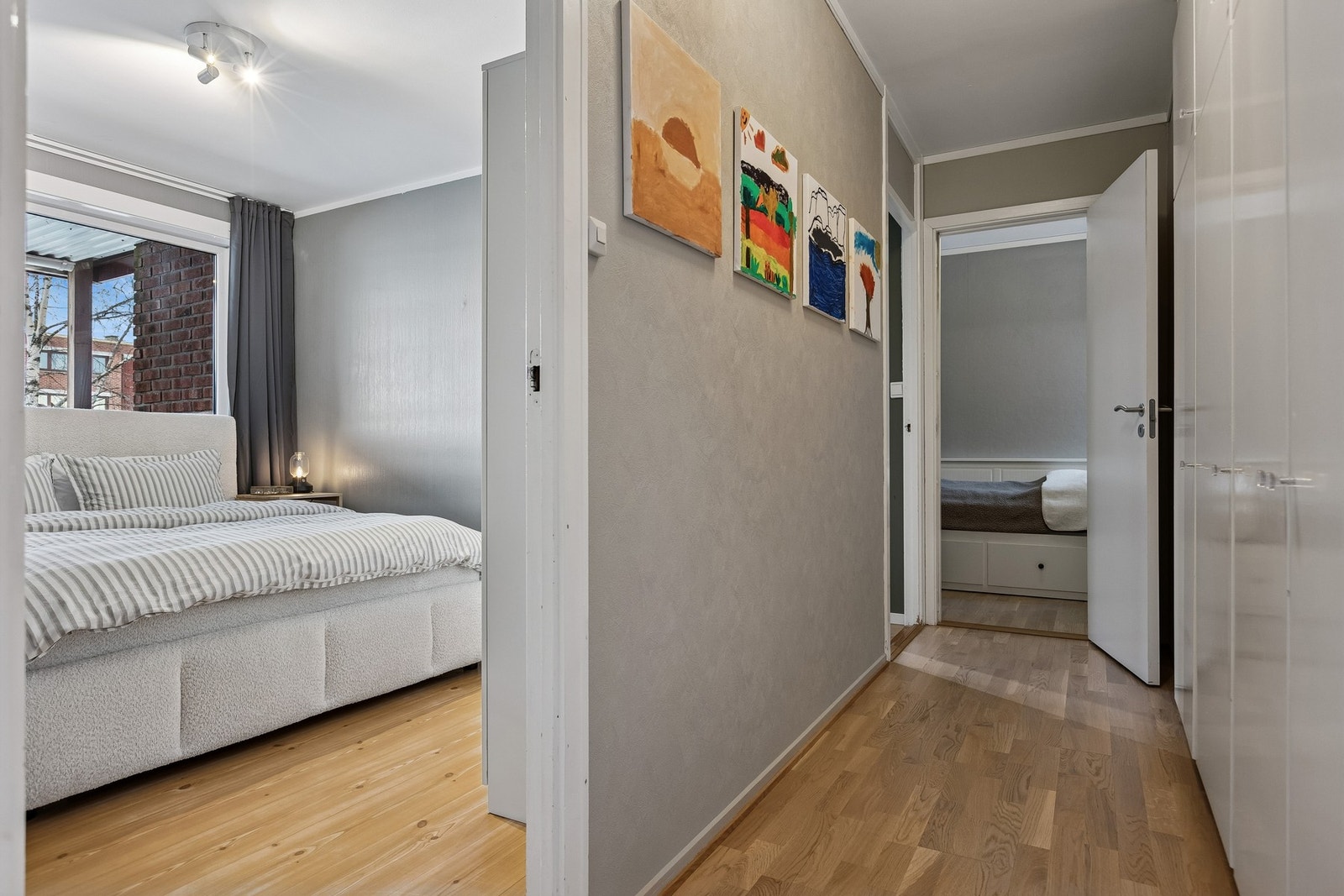 Leiligheten byr på to gode og romslige soverom, samt et praktisk kontor. Galleribilde