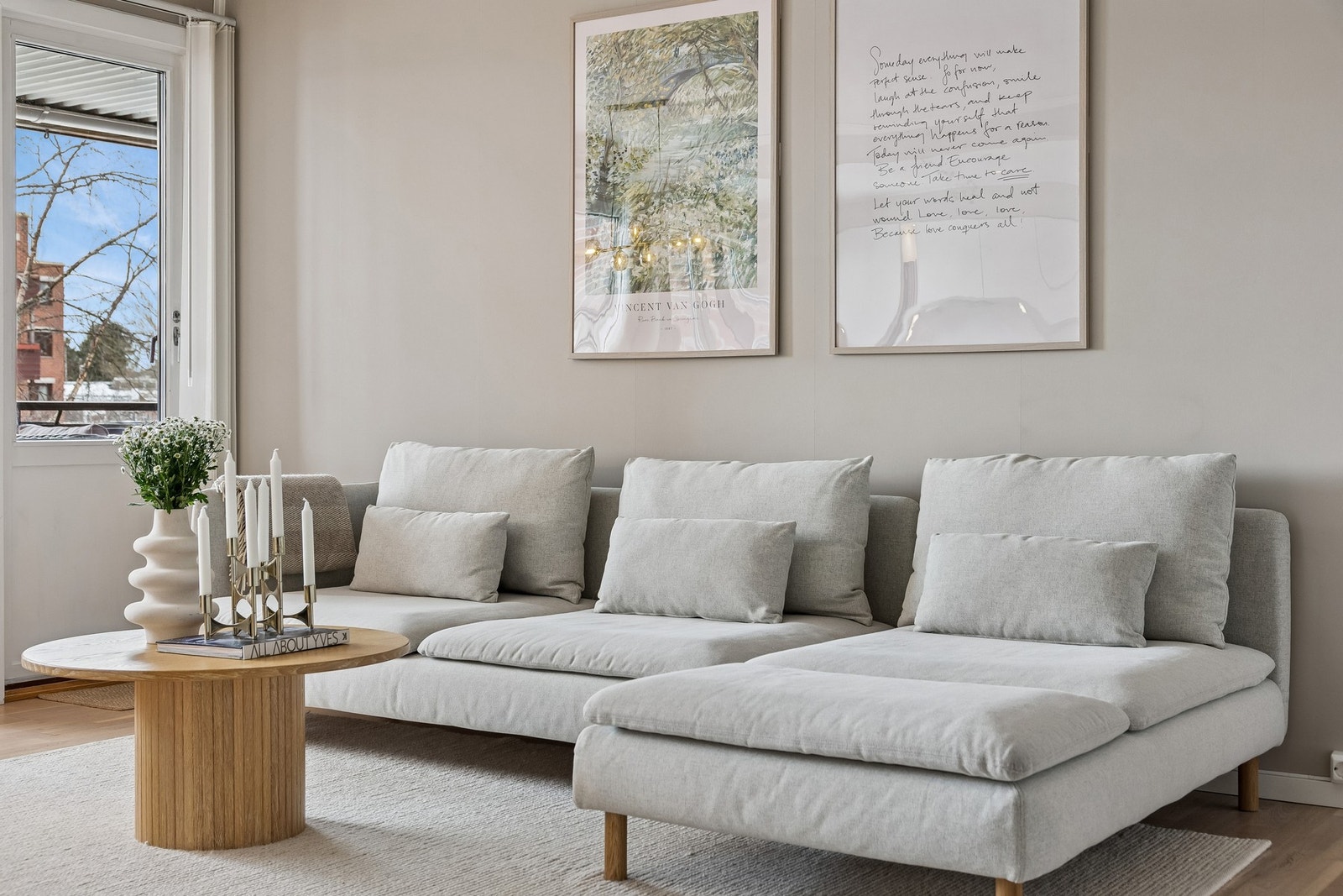 Leiligheten er malt i duse, moderne og tidsriktige farger. Galleribilde