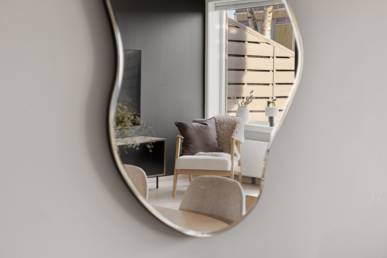 Fiberbredbånd, Kabel-TV, fjernvarme og garasjeplass er inkludert i felleskostnadene. Galleribilde