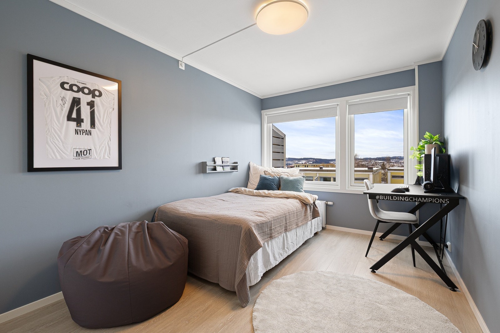 Luftig og innbydende soverom på 11,5 kvm. Galleribilde