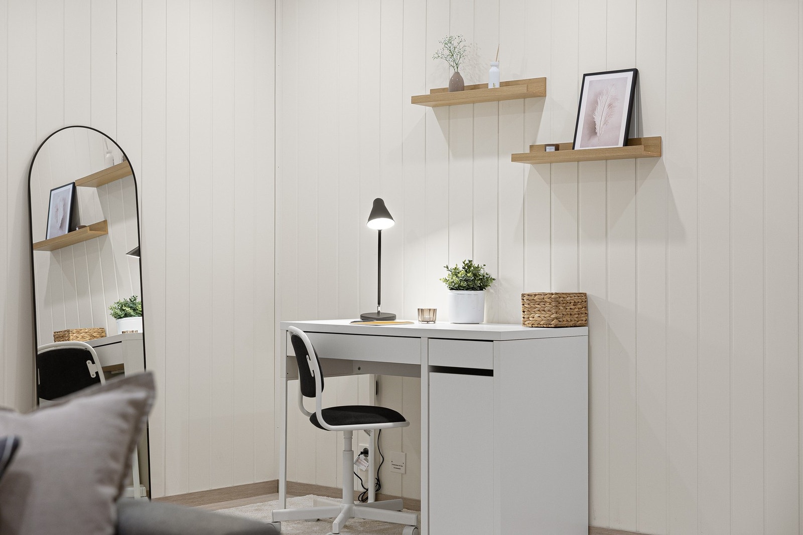 Rommet er allsidig og kan enkelt innredes etter behov. I dag brukes det som både kontorplass og TV-stue. Galleribilde