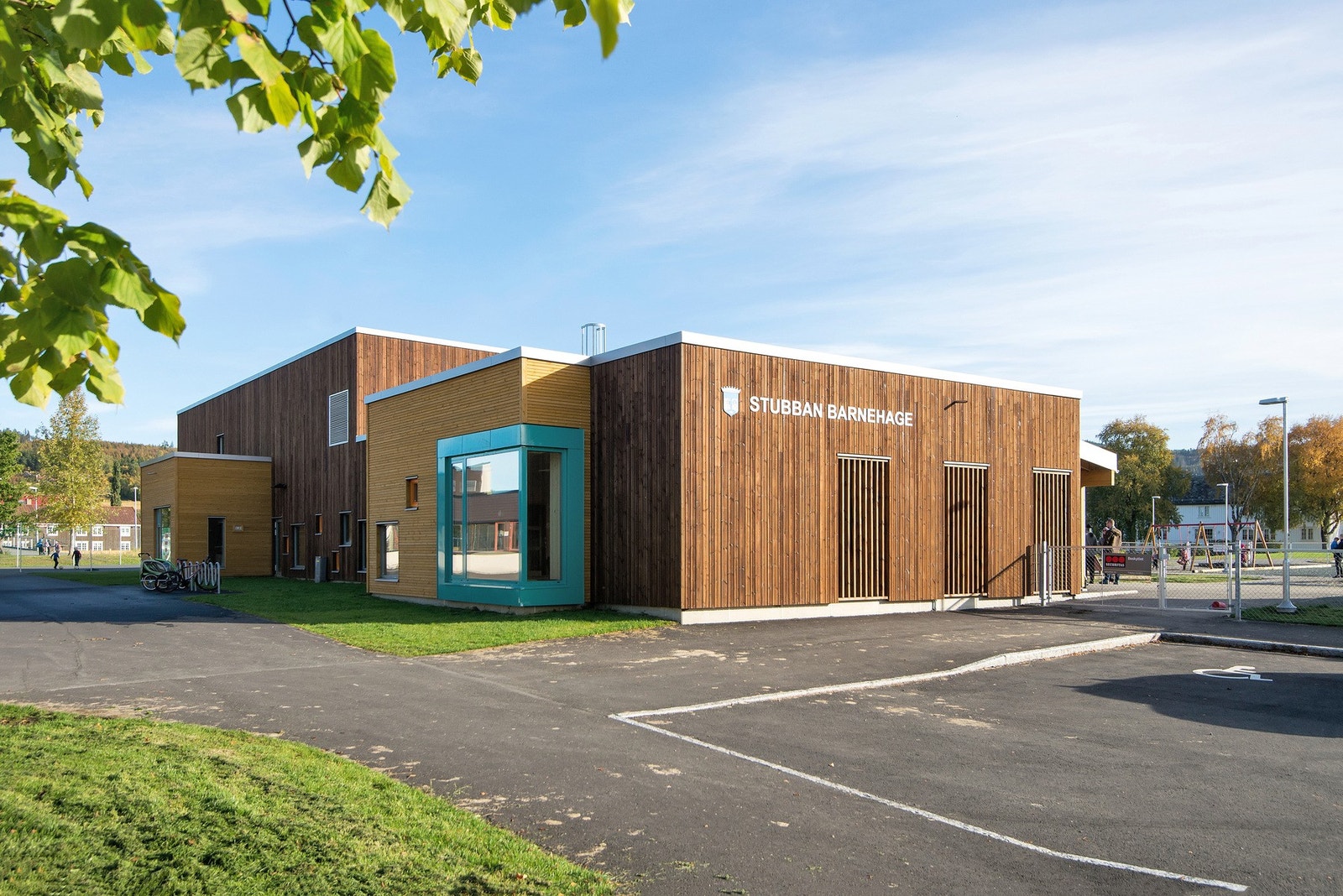 Stubban Barnehage som ligger vegg i vegg med Utleira barneskole Galleribilde