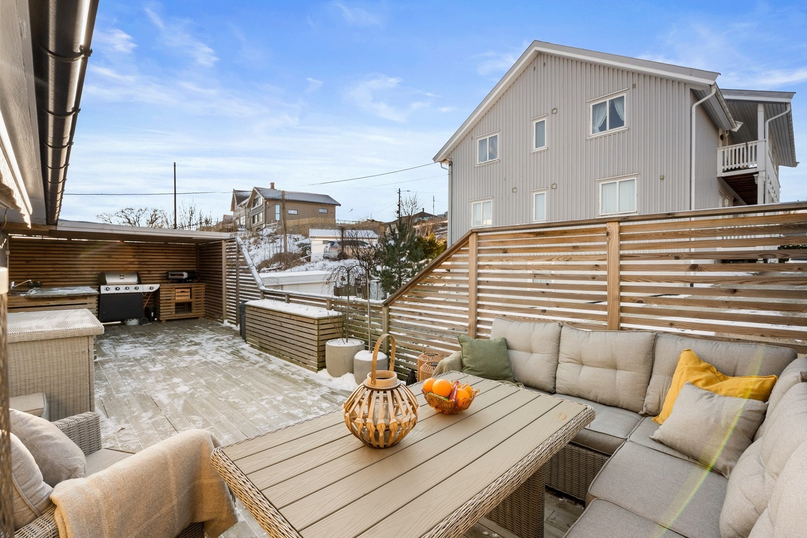 Fra gangen i 2. etasje er det utgang til en herlig og solfylt balkong. Galleribilde