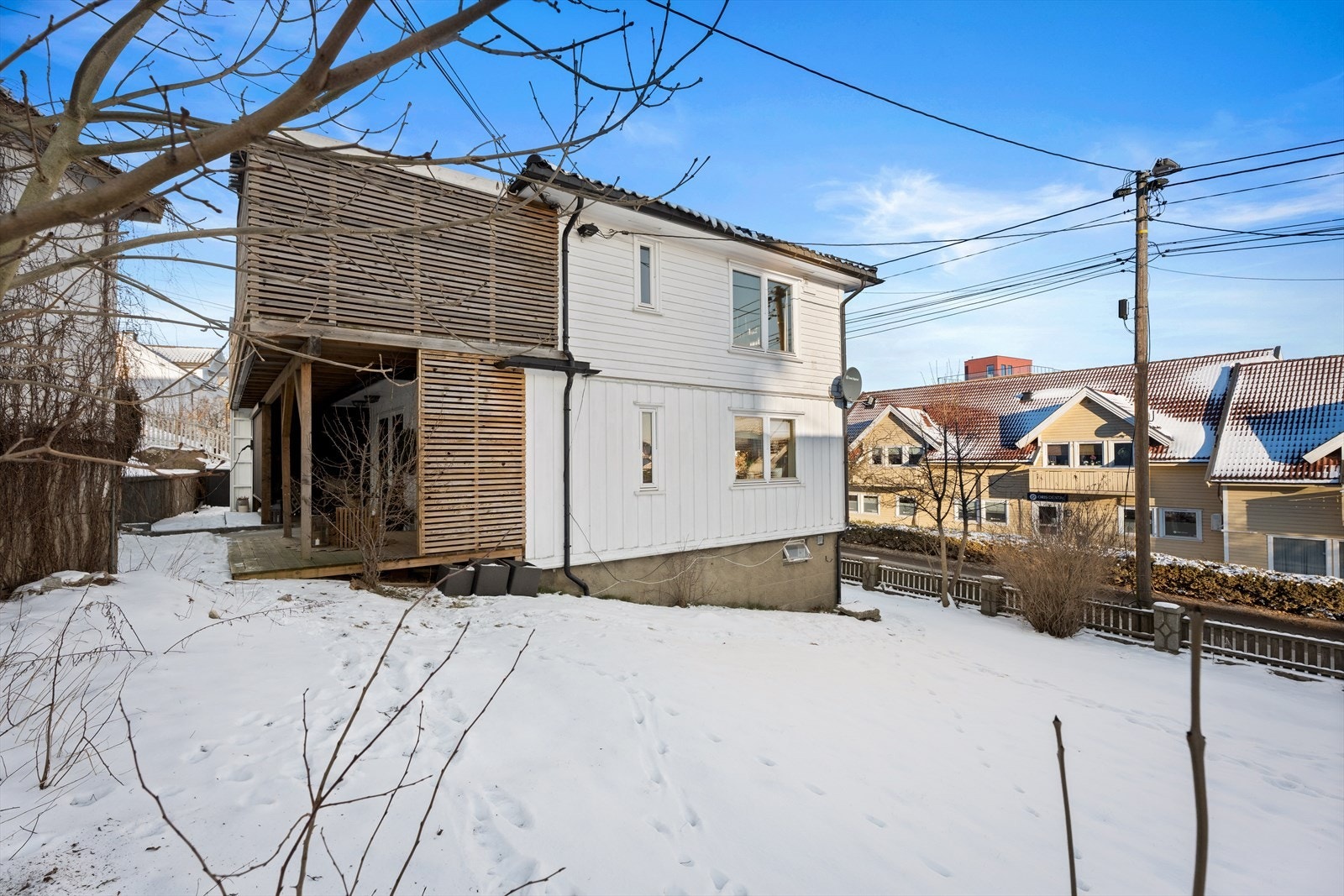 Sentral beliggenhet med kort vei til dagligvare, skjærgårdsliv og turstier i Gressvikmarka. Galleribilde