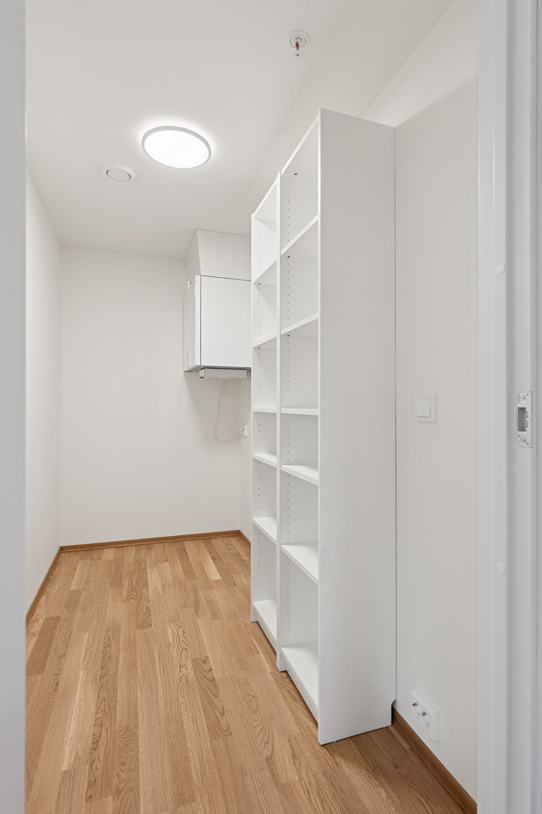 Romslig bod med god lagringsplass. Leiligheten disponerer også en bod på 5 kvm i byggets kjeller. Galleribilde