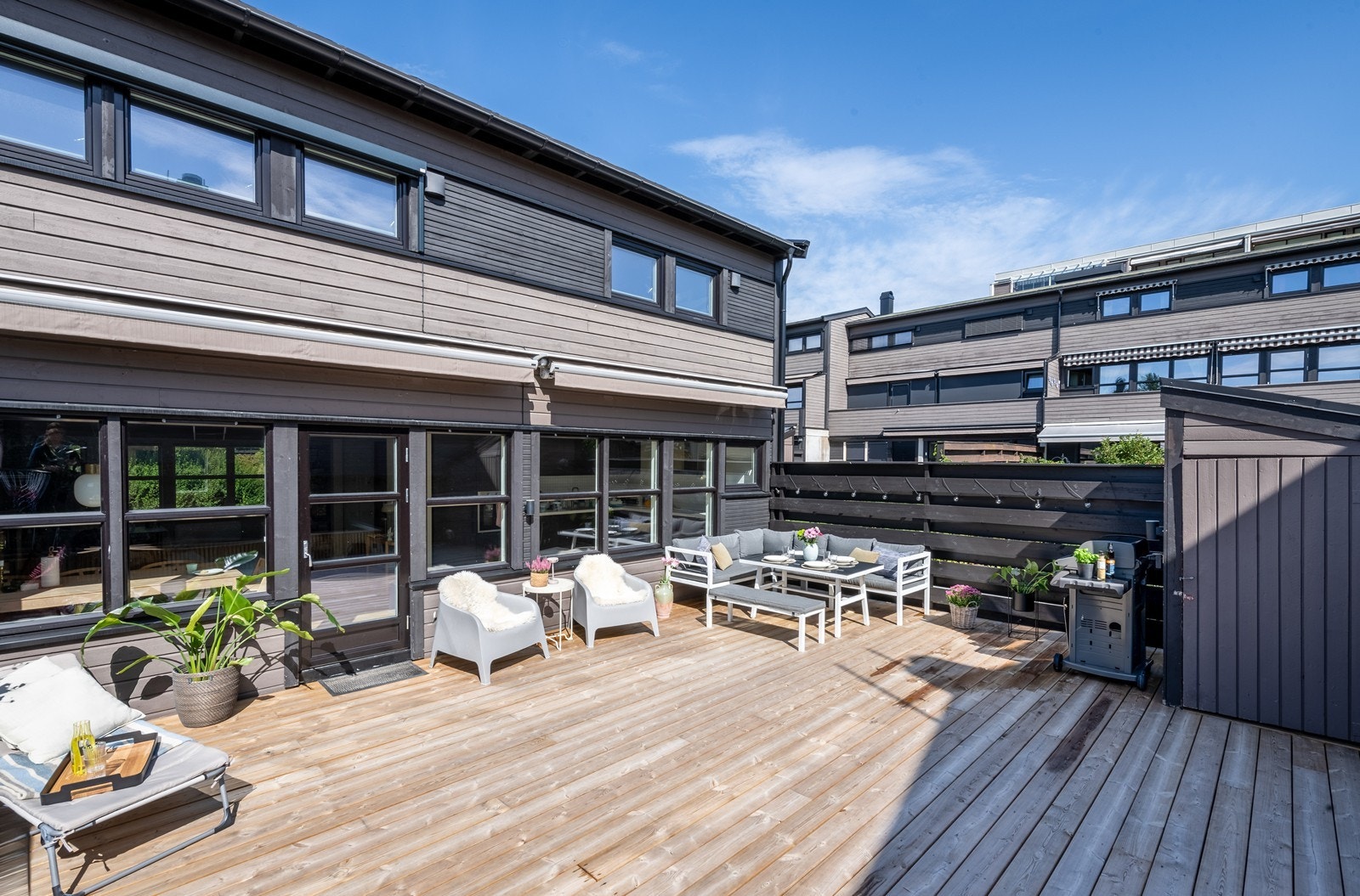 Stor og solrik terrasse på hele ca. 47 kvm Galleribilde