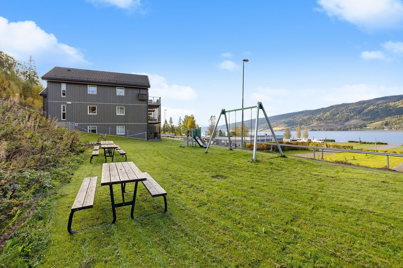 Nærområdet med lekeareal. Galleribilde