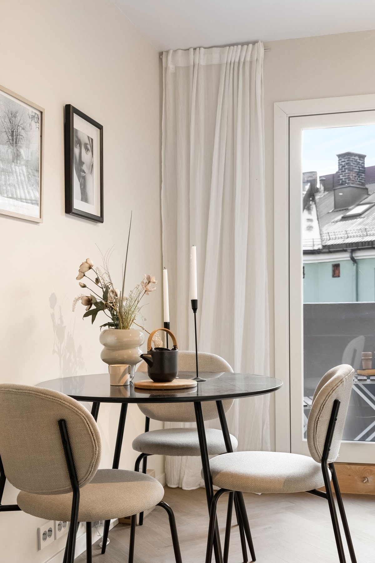 Alle overflater er slette og nymalte i 2025. Galleribilde