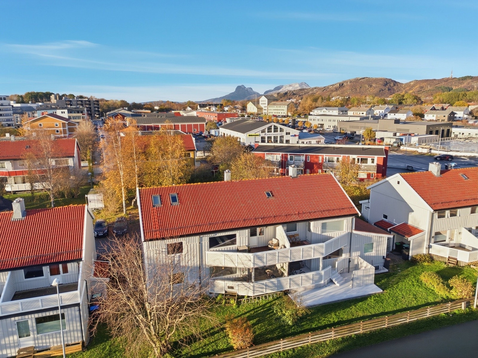 Leiligheten ligger i 2.etasje og holder gjennomgående standard Galleribilde