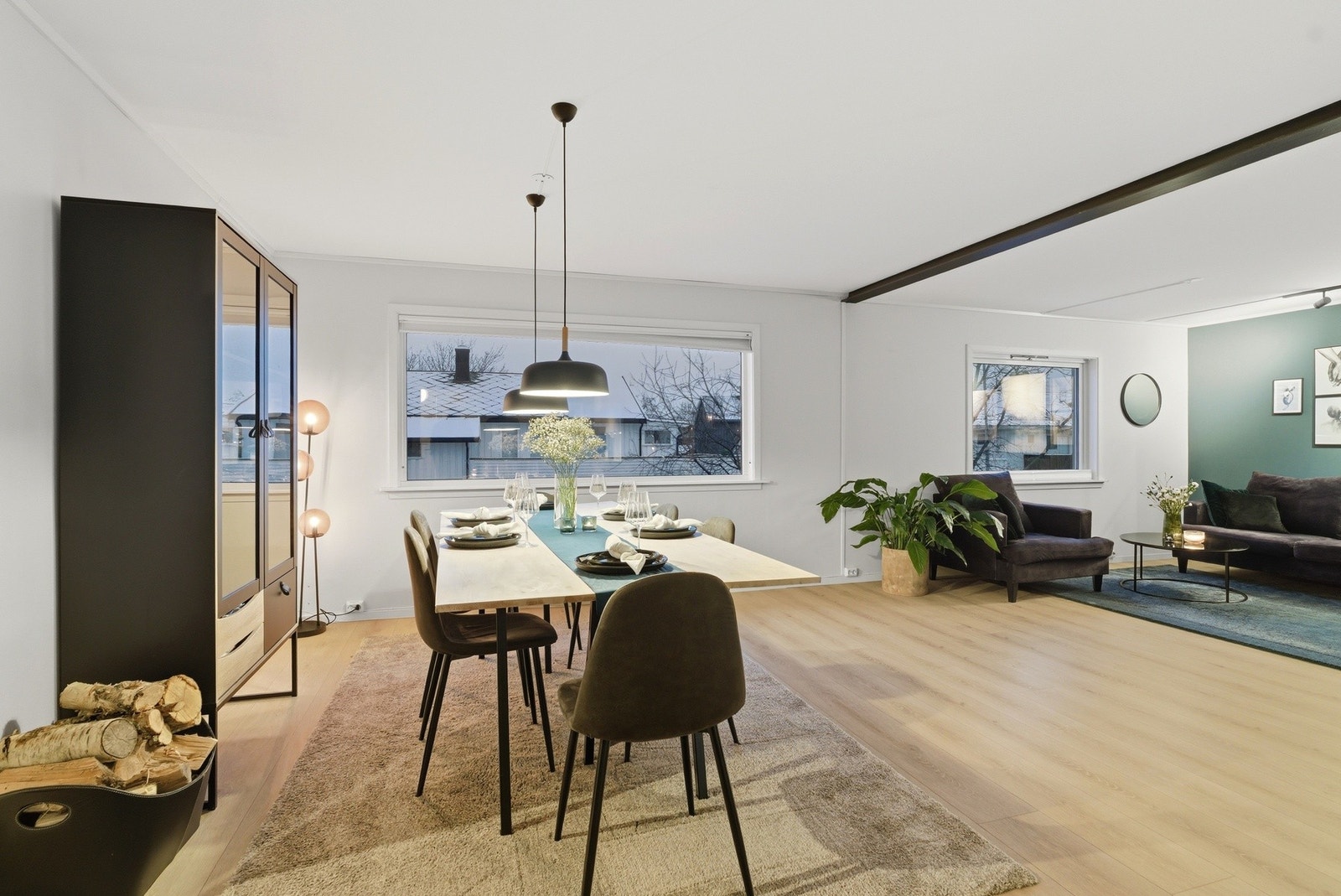 Felleskostnadene på Kr. 6206 inkluderer alt fra tv, internett, kommunale avgifter, eiendomsskatt, utvendig forsikring ++. Eneste som må påberegnes selv er strøm og innboforsikring Galleribilde