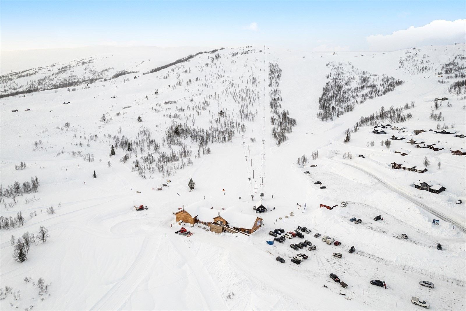 Det er også gode topptur moglegheiter i området, der ein kan nyte den velkjente "puddersnøen" i Sogndal Galleribilde