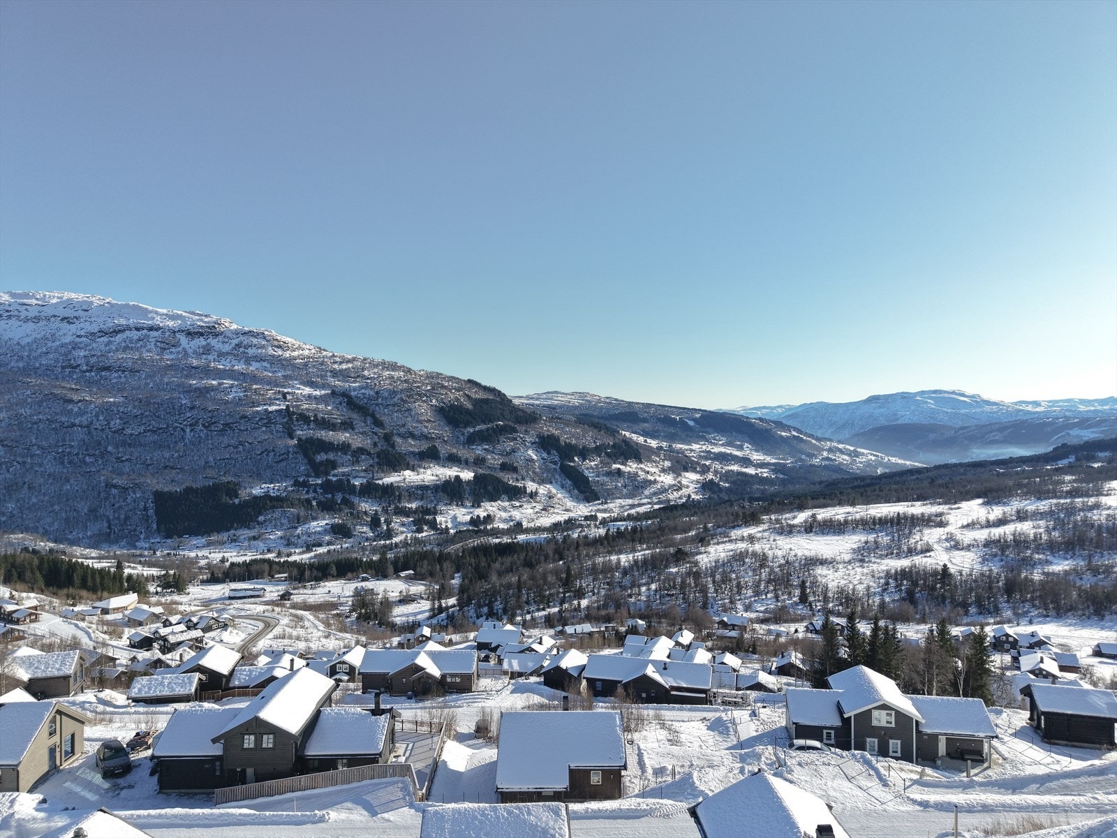 Eigedommen har ein fri og flott beliggenhet rett ved... Galleribilde