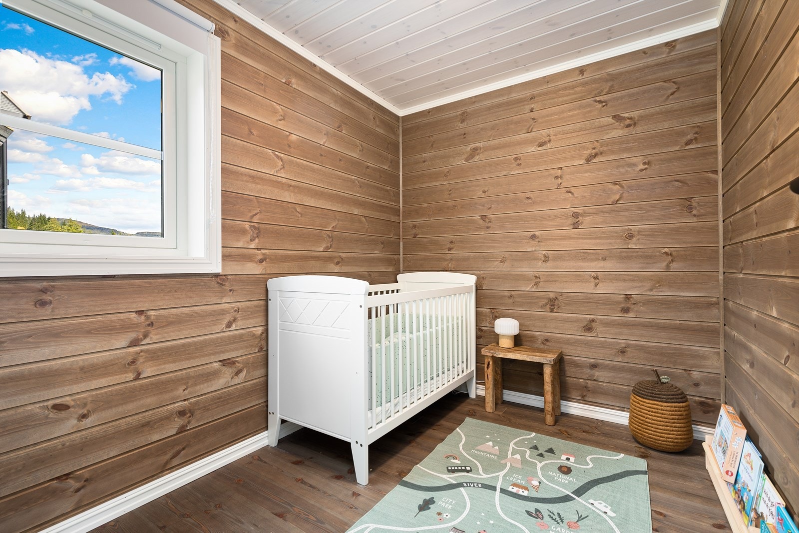 2 av desse på 1.plan. Begge desse har god plass til dobbelseng om ynskjeleg Galleribilde