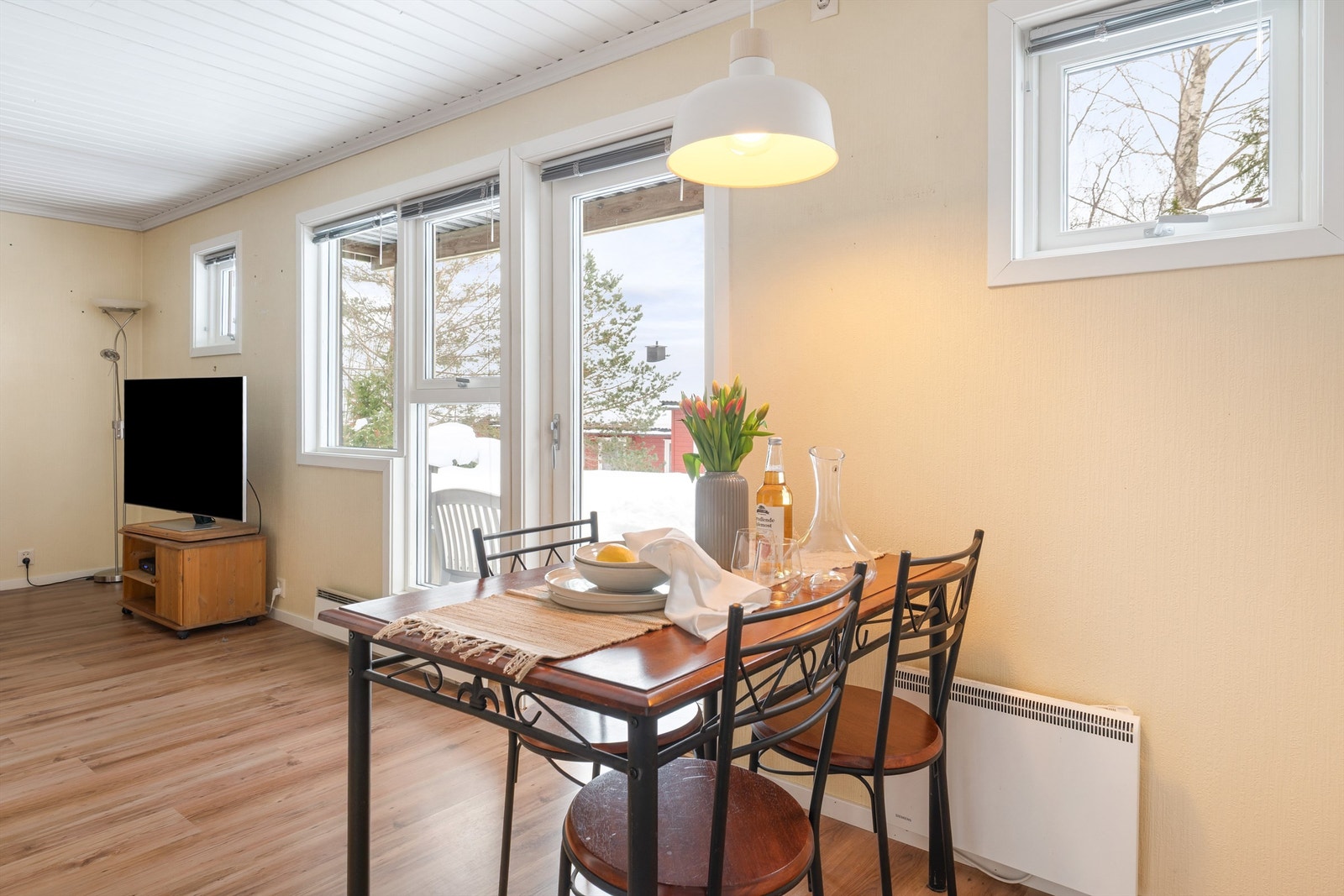 God plass til å sette inn et spisebord og etablere en spisestue løsning. Galleribilde