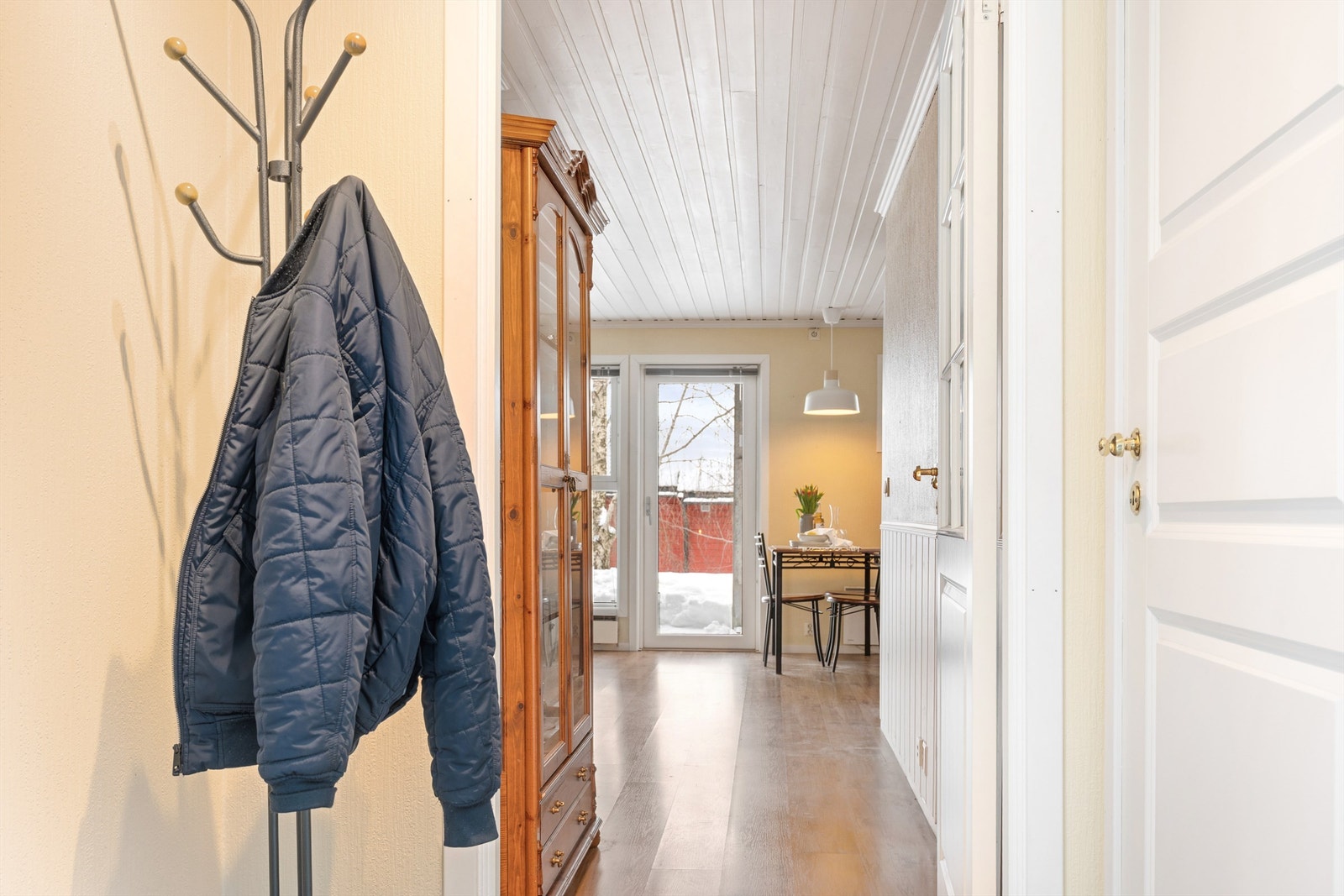 Her har du også en innvendig bod der du kan oppbevare yttertøy. Galleribilde