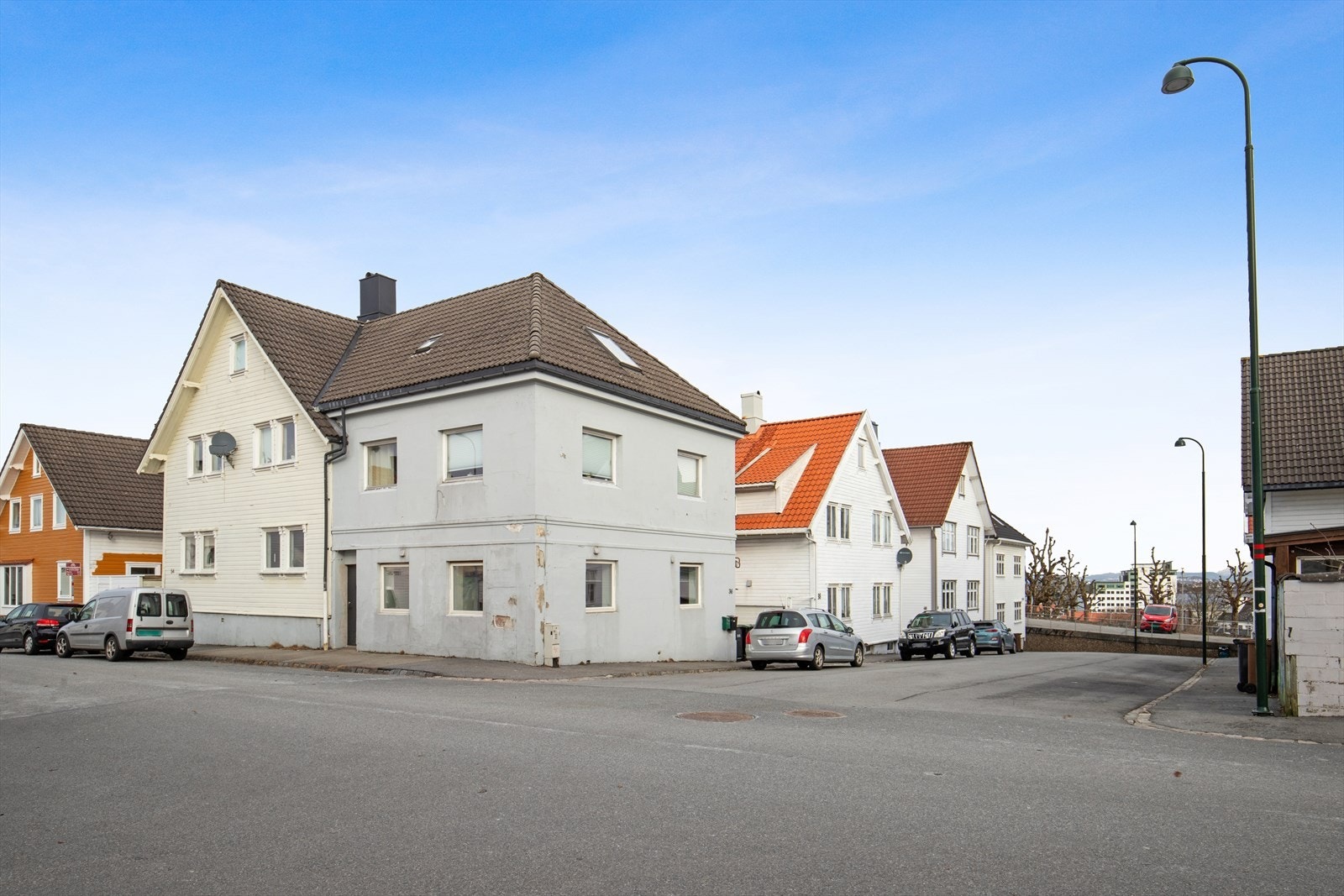 Leiligheten ligger i et attraktivt område på Storhaug som er et urbant og sentrumsnært område med kort vei til alt man måtte trenge i det daglige. Galleribilde