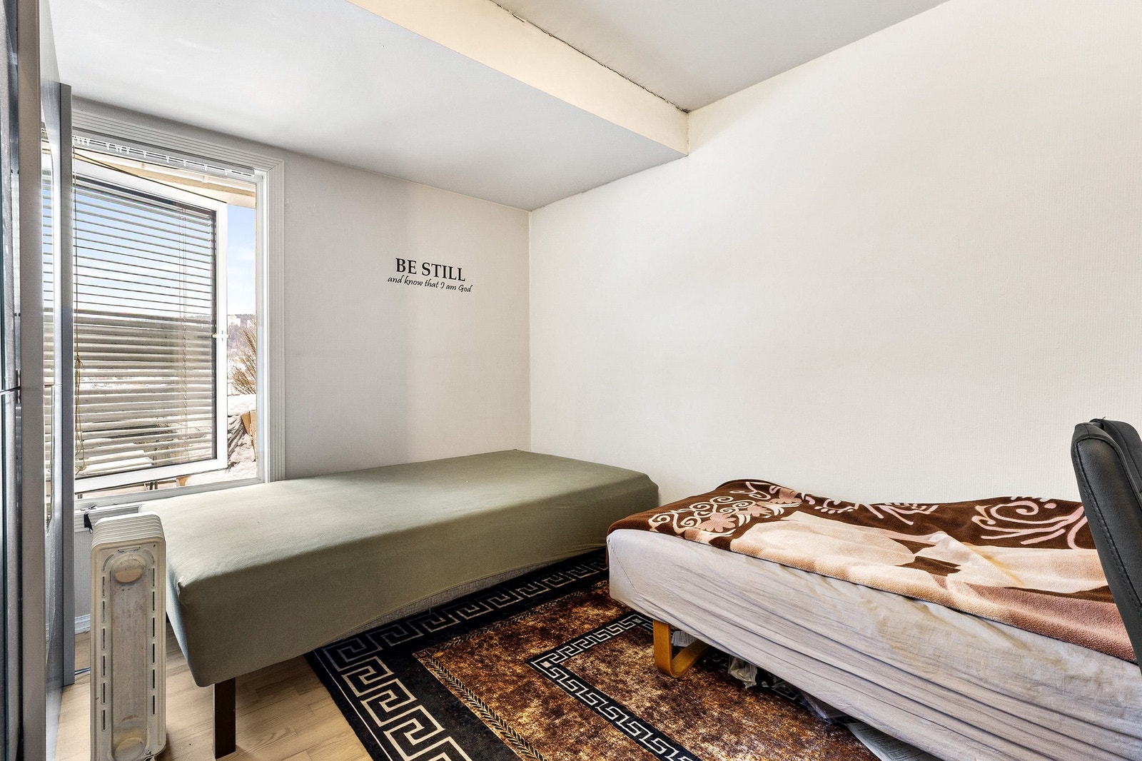 Romslig hovedsoverom med god plass til dobbeltseng og garderobe. Galleribilde