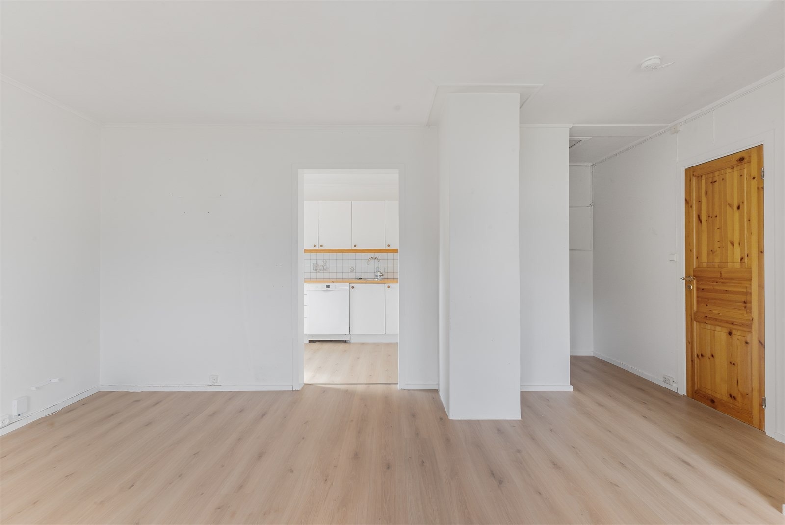 Fra stue mot kjøkken. Galleribilde