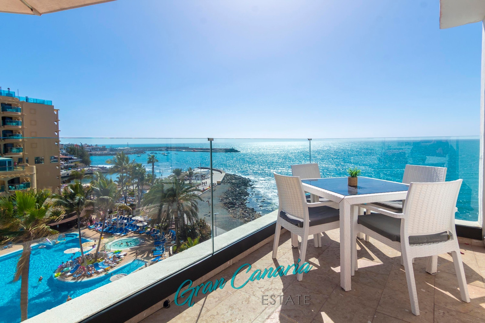 Terrassen vender mot Havbassenget "Kulpen" Galleribilde