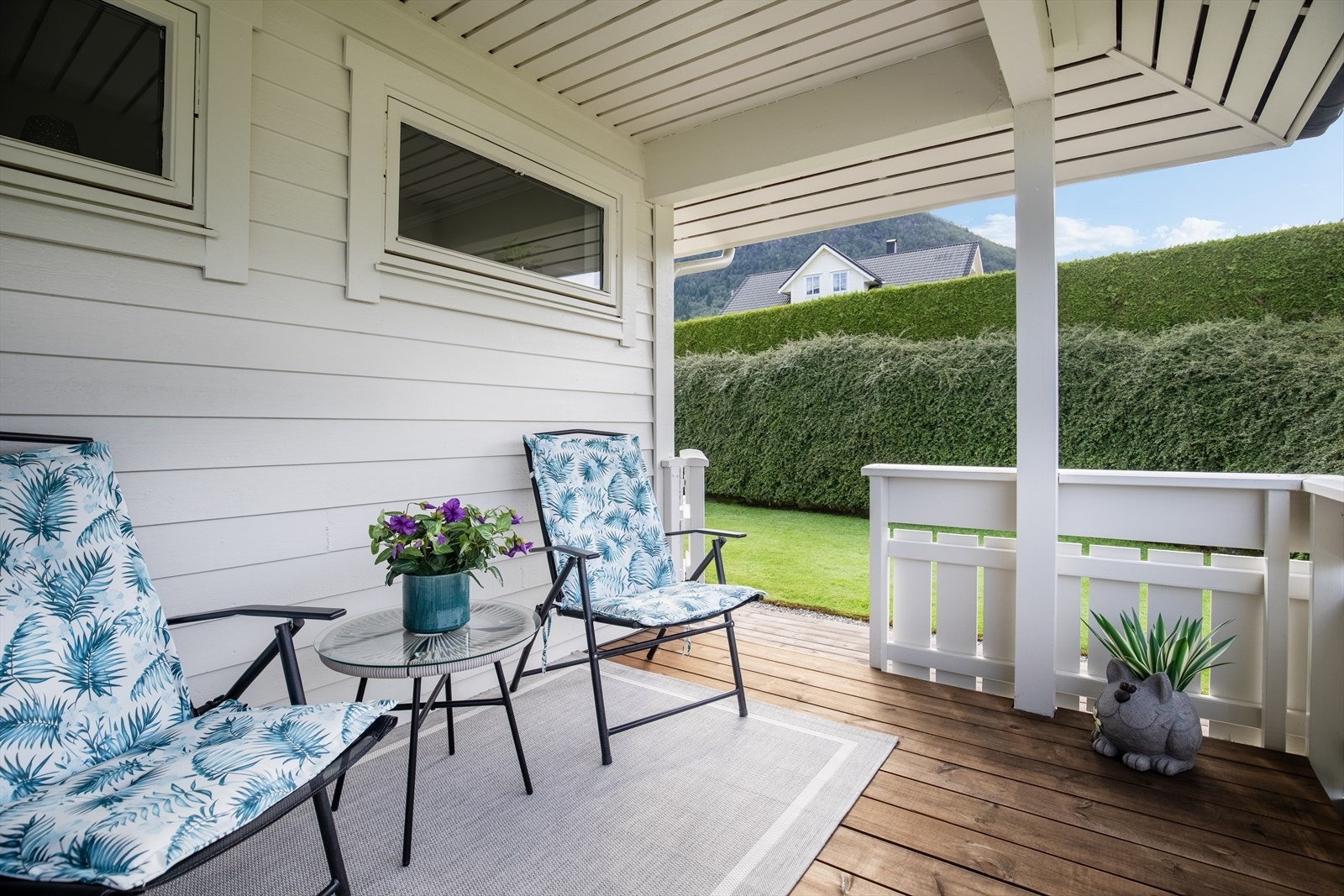 Videre fra vinterhagen kommer du til en overbygd terrasse Galleribilde