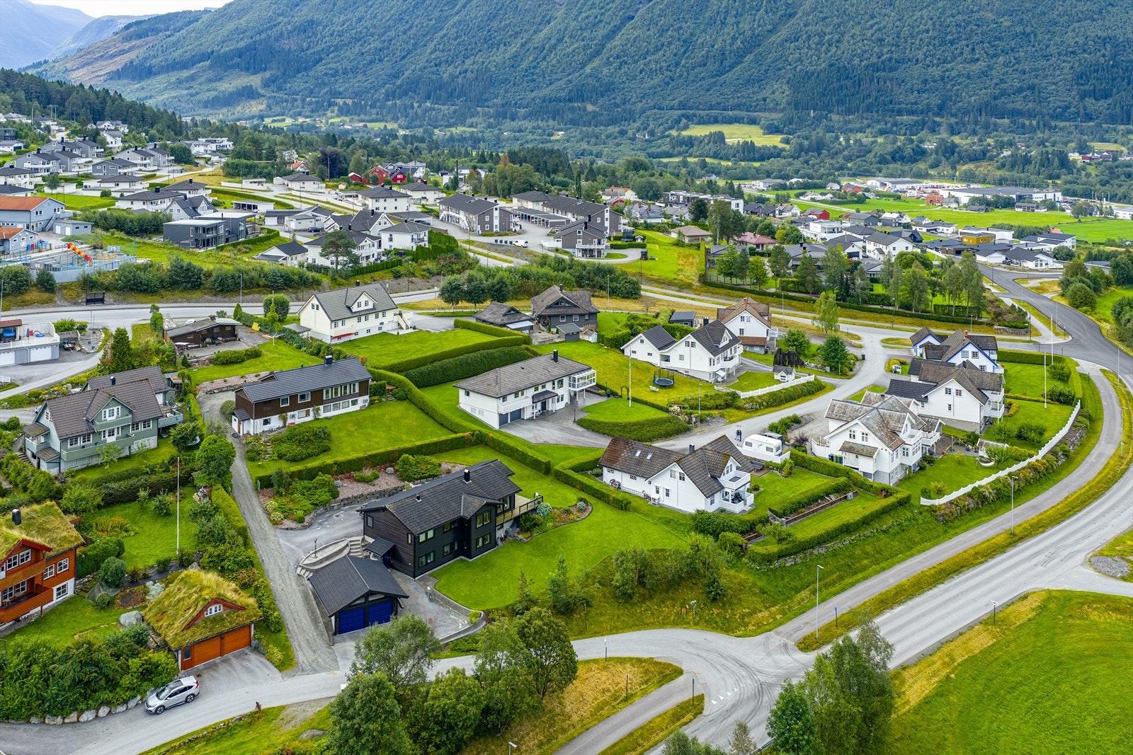 Velkommen til en hyggelig visning! (Foto: Blåtind Fotografikk) Galleribilde
