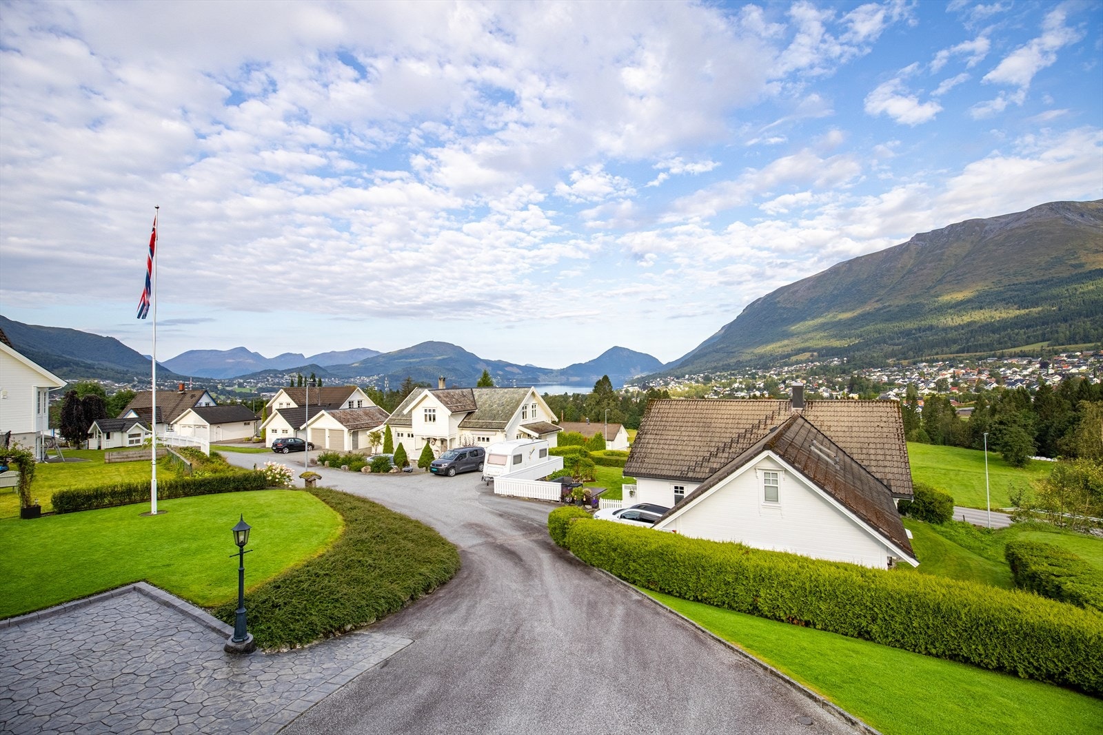 Ut over Ørsta og fjorden Galleribilde