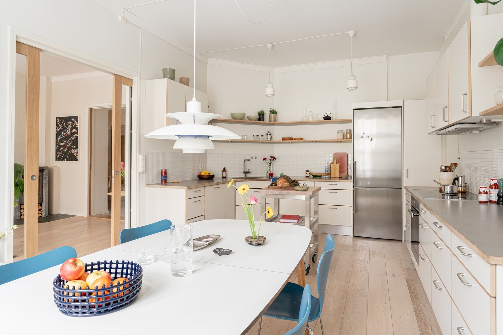 Belysning under overskap gir et godt arbeidslys. Galleribilde