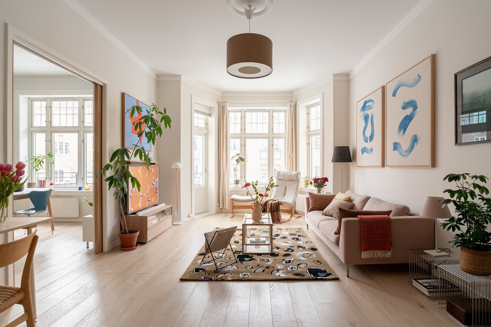 Velkommen til denne perlen av en leilighet i ettertraktede Jacob Aalls gate 55! Galleribilde